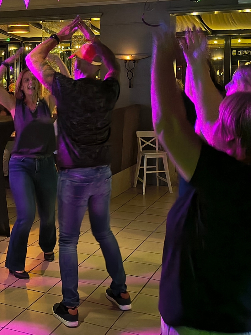 feestende mensen